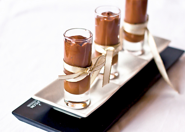 a mousse de chocolate que faltava no seu natal demora apenas 12 minutos a fazer - casal mistério.jpg a mousse de chocolate que faltava no seu natal demora apenas 12 minutos a fazer - casal mistério.jpg